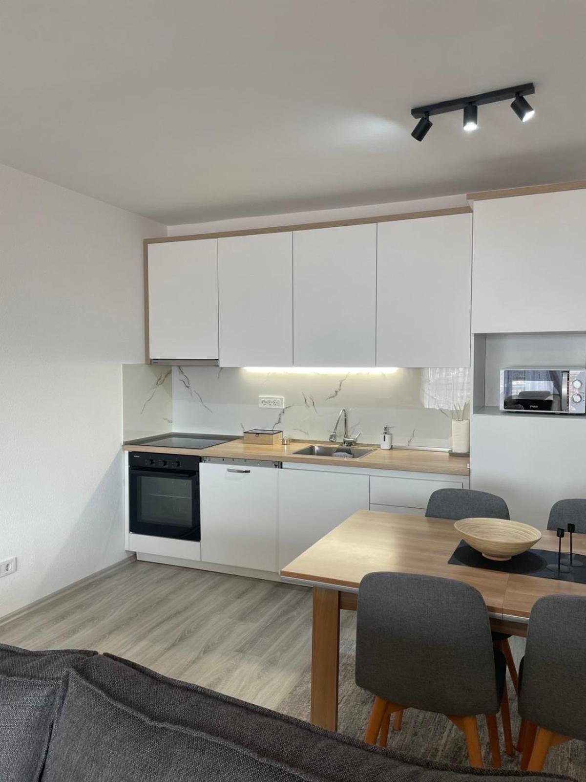 Apartment Prizreni-Free Private Parking Dış mekan fotoğraf